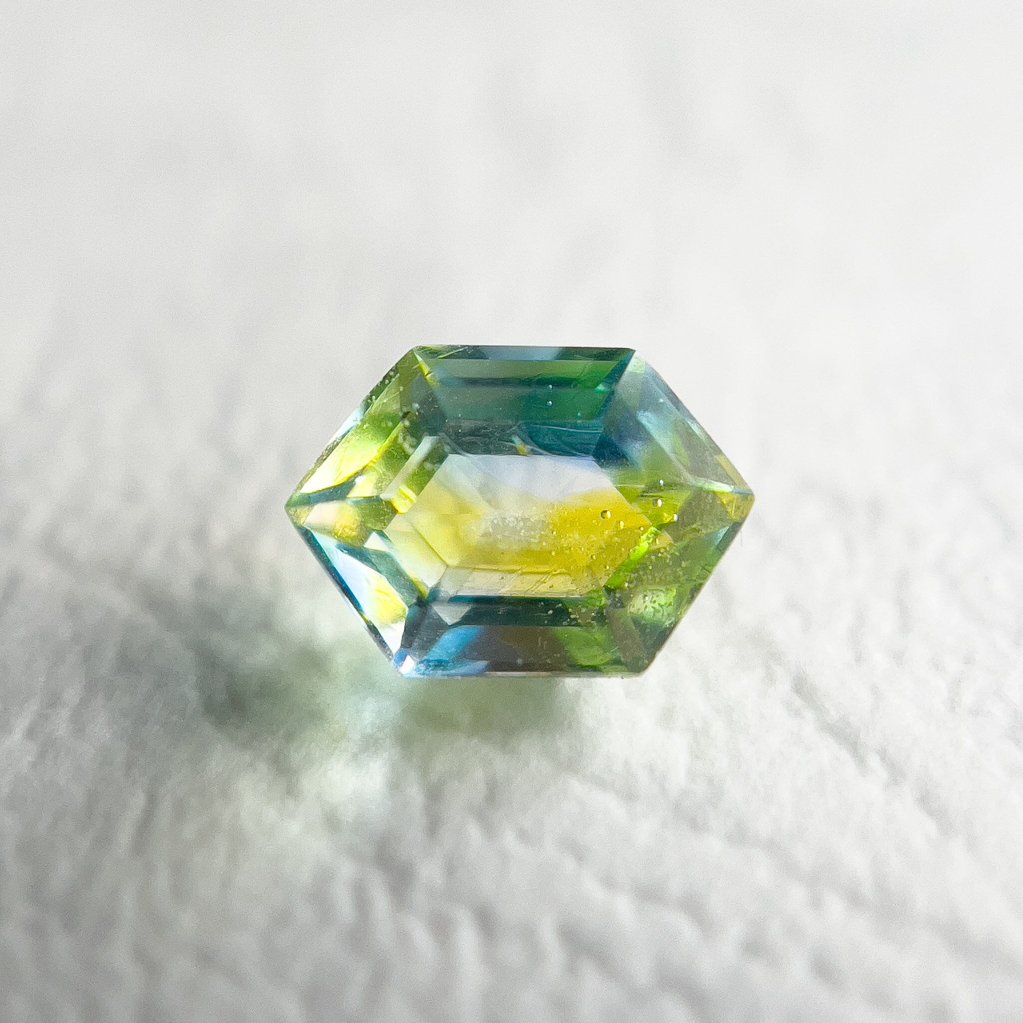 ルピーカット 10×8mm #235【硝子の宝石】箔入り・蓄光 | yuiaglass