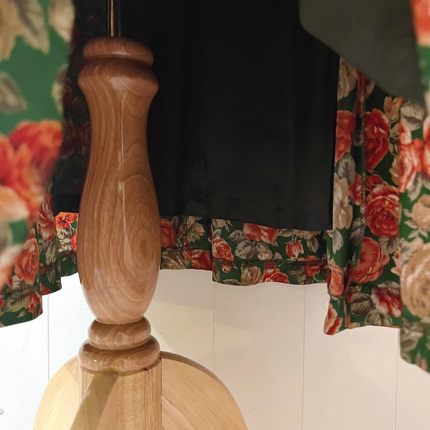 antique red rose green flare skirt