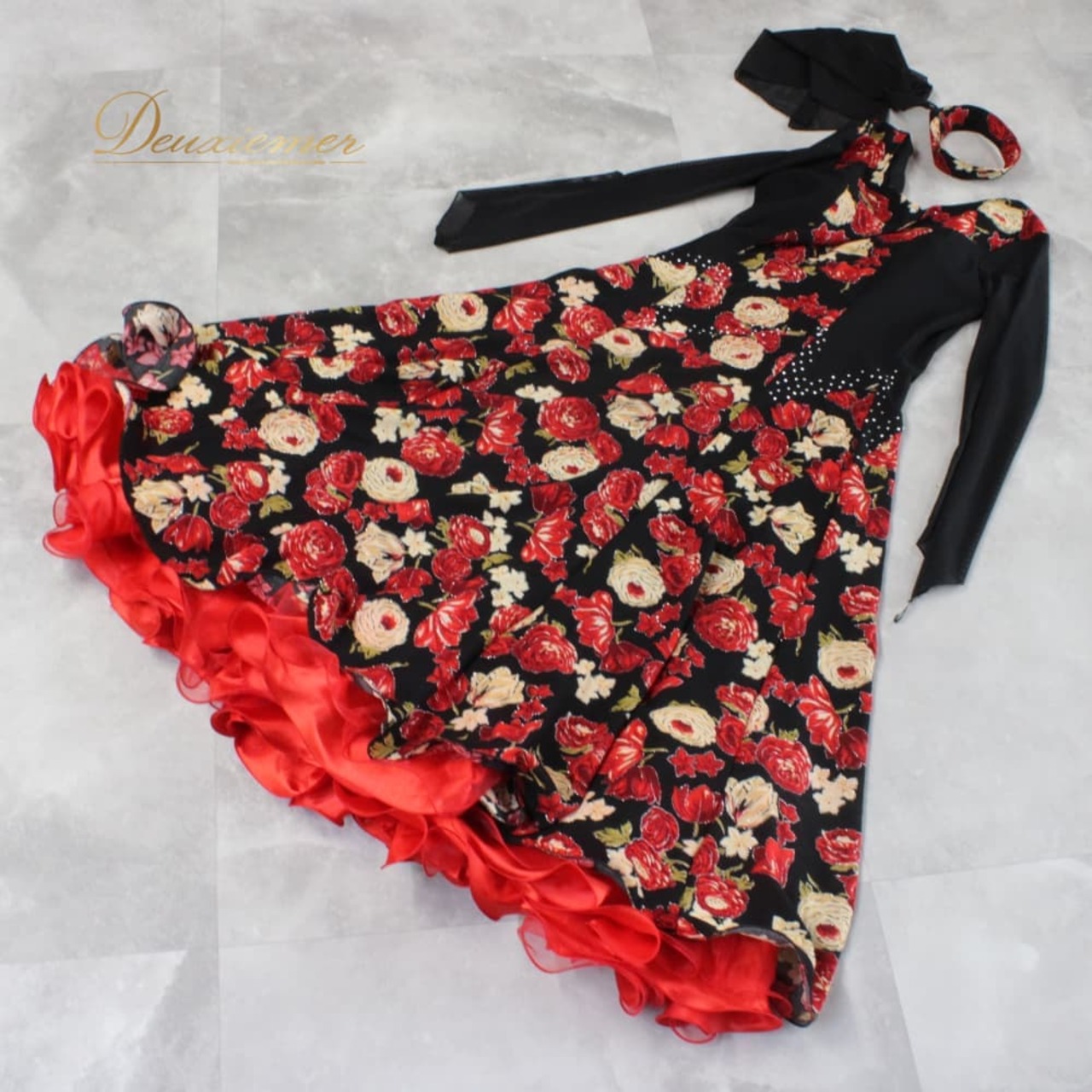 社交ダンス 衣装 prima boutique プリマブティック ドレス スタンダード ブラック系 レッド系 ベージュ系 赤 黒 チョーカー 長袖 レース 花柄 薔薇 バラ キラキラ ラインストーン スタンダードドレス ワンピース パーティドレス ダンスパーティー ステージ衣装 舞台衣装 発表会 付属 透け感 バラ柄 刺繍風 光る 装飾 上品 エレガント ボールルーム 発表会用 演奏会衣装 ロングスリーブ 袖あり フラワーレース