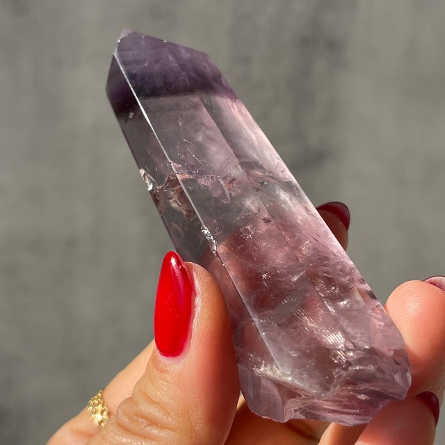 ブラジル・コルデイロス産 パープルファントムアメジスト｜研磨ポイント・一点もの