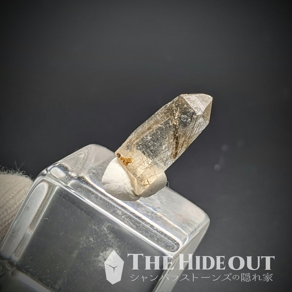 日本国産鉱物標本044 山梨県甲州市塩山竹森産草入り（苔土電気石入り