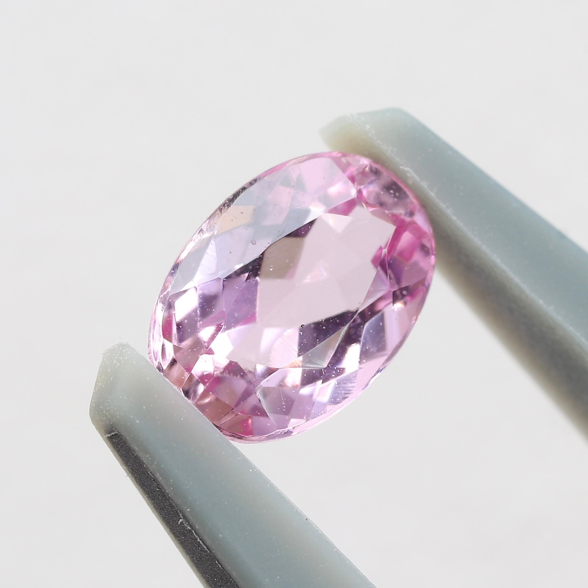 ピンクインペリアルトパーズ 0.621ct オーバル | 色石堂