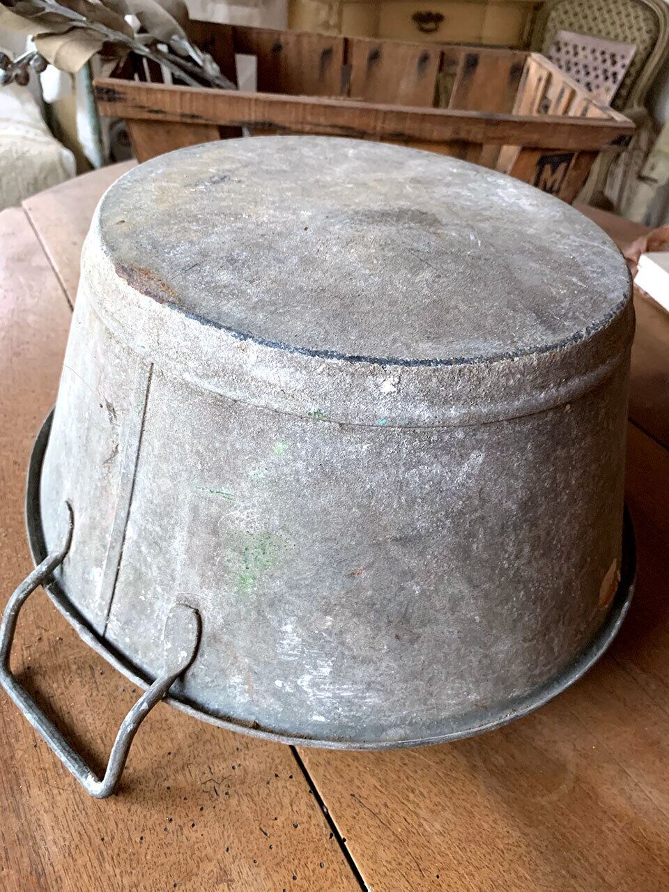 小ぶりなブリキのバケツ たらい | Brocante de La Cocotte （フランス