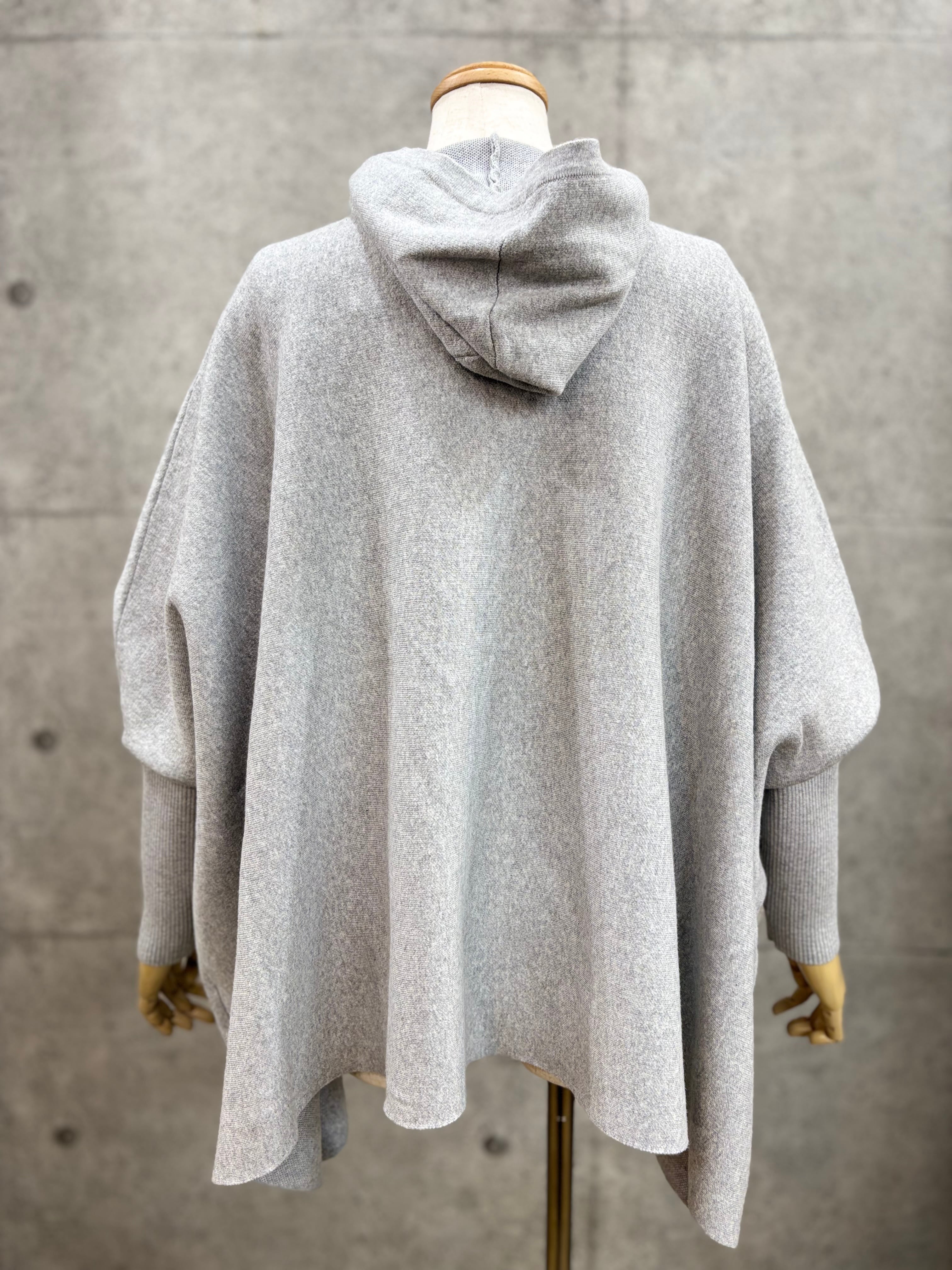 送料無料】CYNICAL(シニカル)フーディーポンチョニット ニット 体型