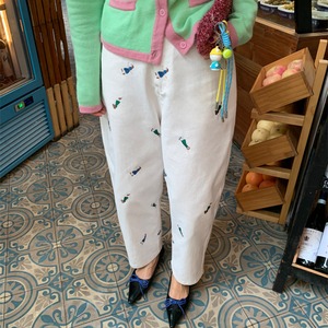 embroidered illustration carrot pants　J00097