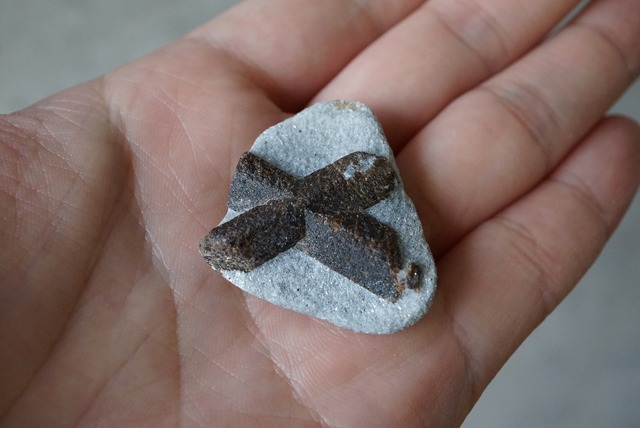 ロシア産スタウロライト　Staurolite