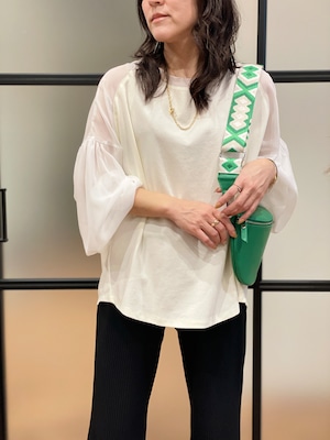 こだわりのディテールを詰め込んだ オールラウンドに活躍するデザイントップス