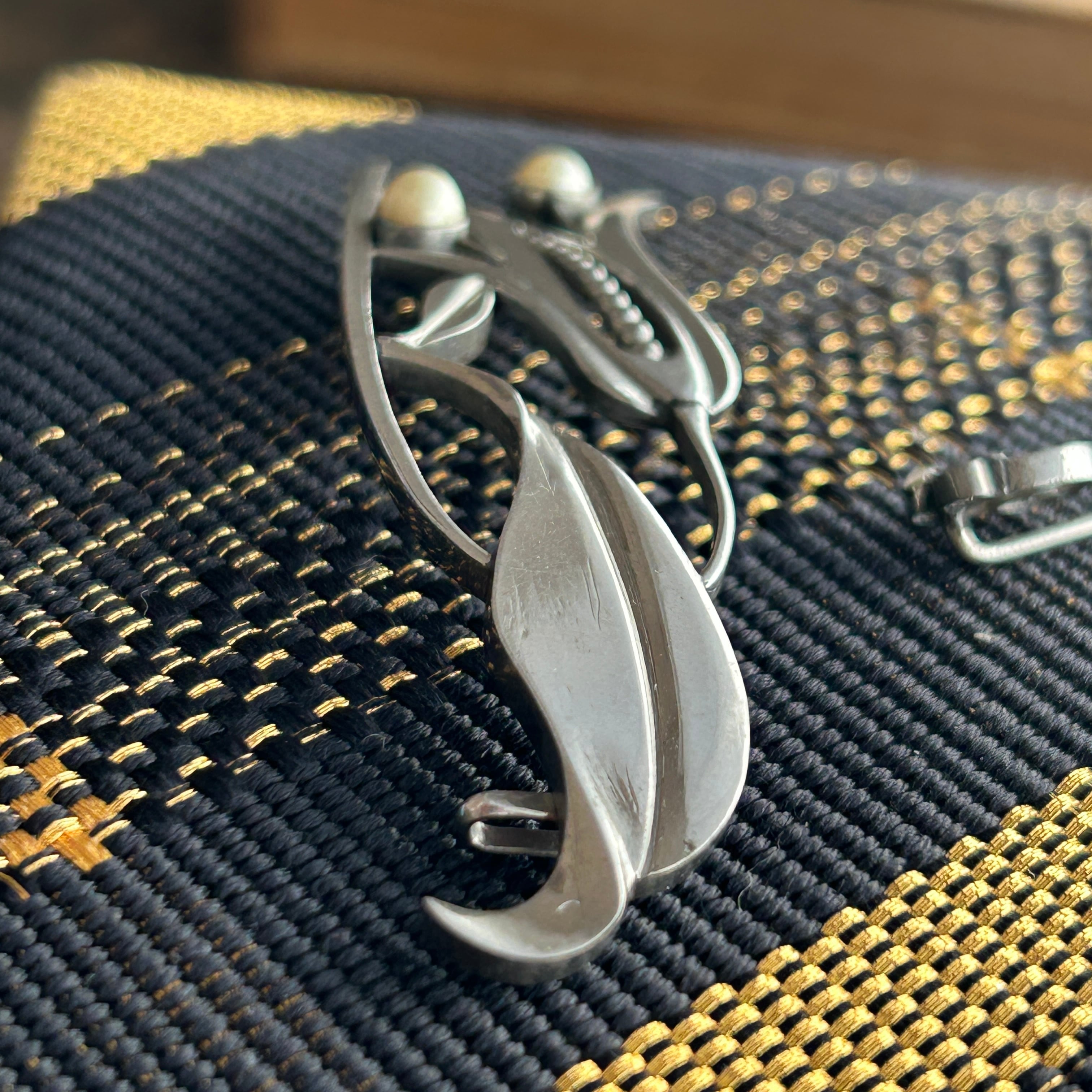 アンティーク　ヌーボーデザイン　花の帯留めとピン