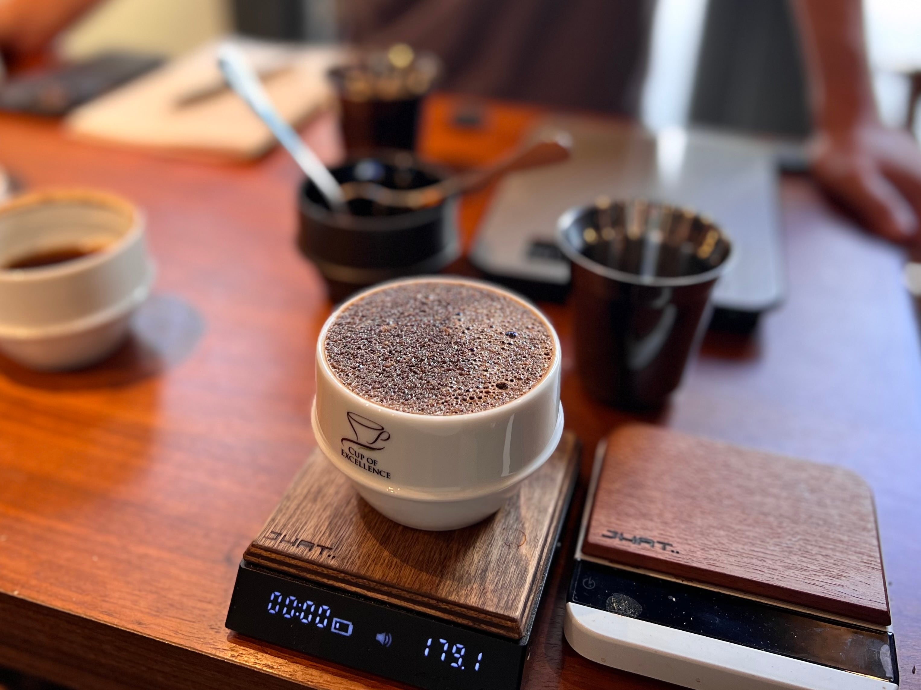 ORIGAMI 磁器 カッピングボウル白黒19個セット ORIGAMI カッピングボウル ホワイト COEロゴ入り | COFFEE LAB KOMAMEYA