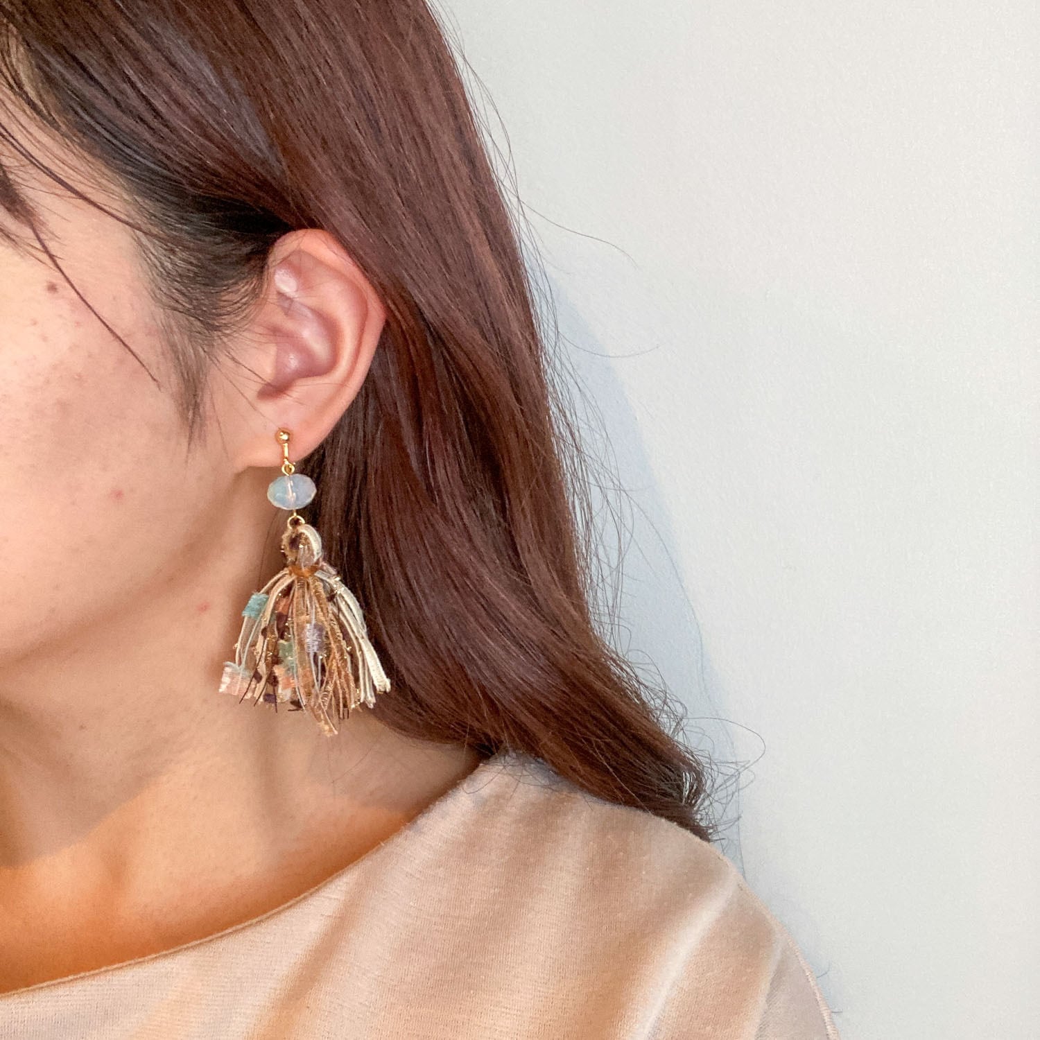 再37 フリンジ ベージュ ピアス イヤリング タッセル オルテガ