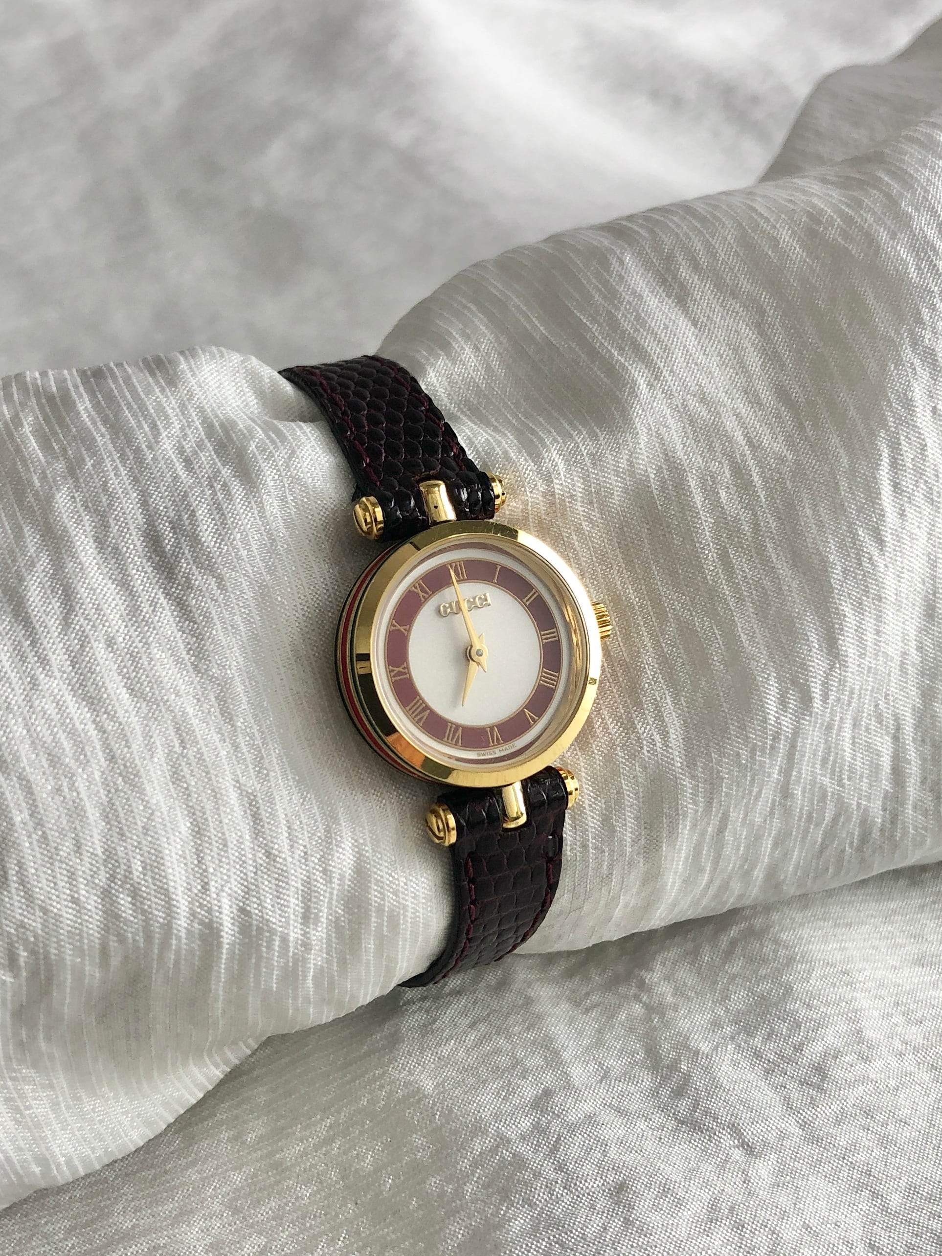 GUCCI グッチ 腕時計 ゴールド レッド シェリーライン レザー