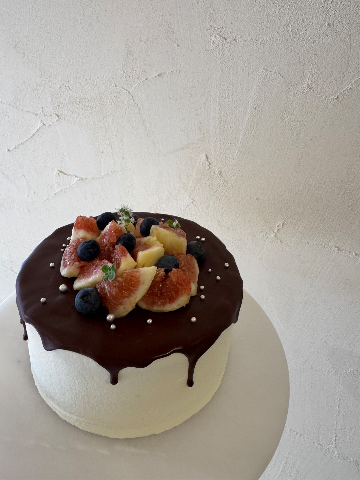 紅茶といちぢくのチョコドリップケーキの外観