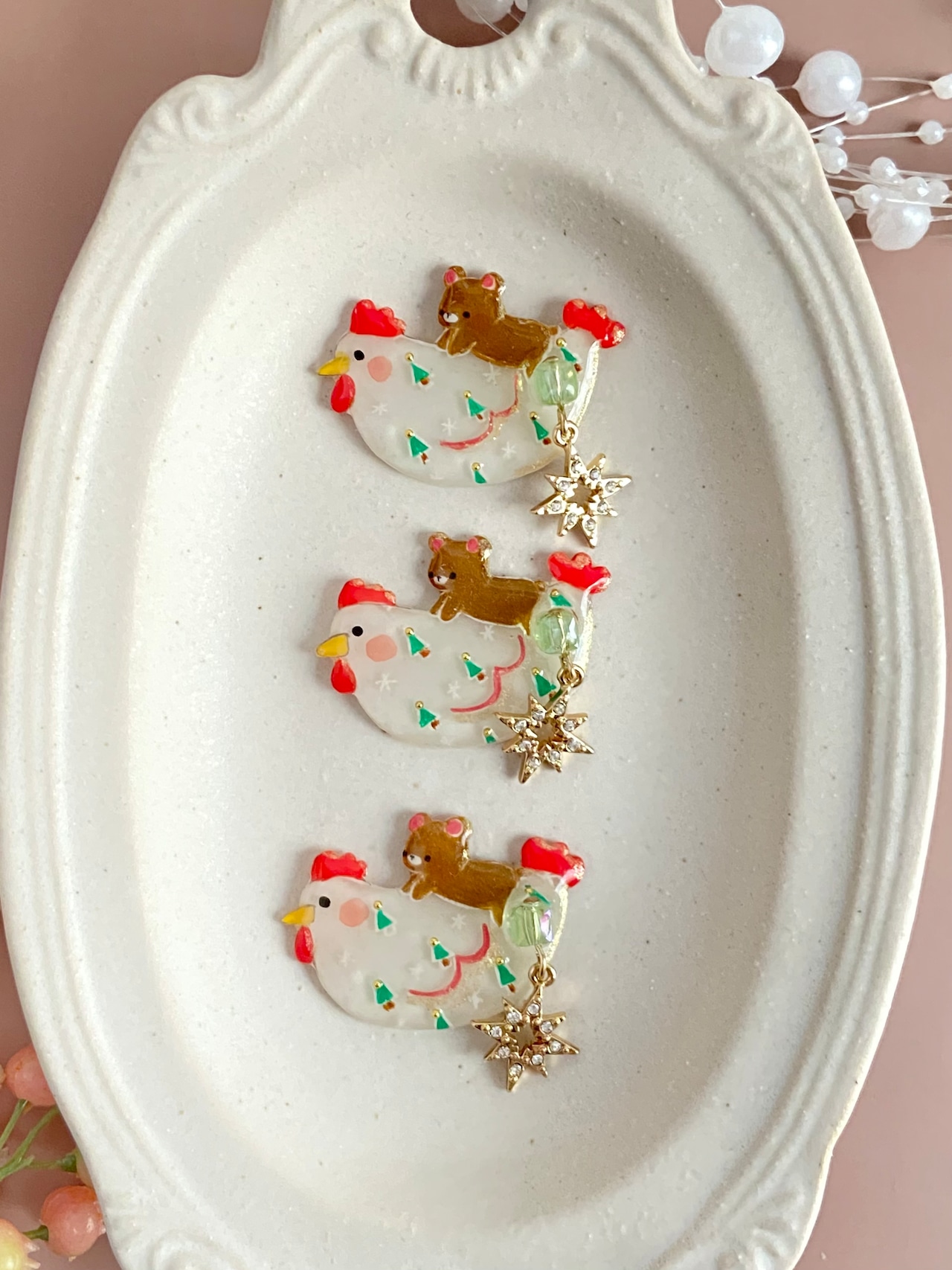 ブローチ『くまちゃんとちびコッコ』