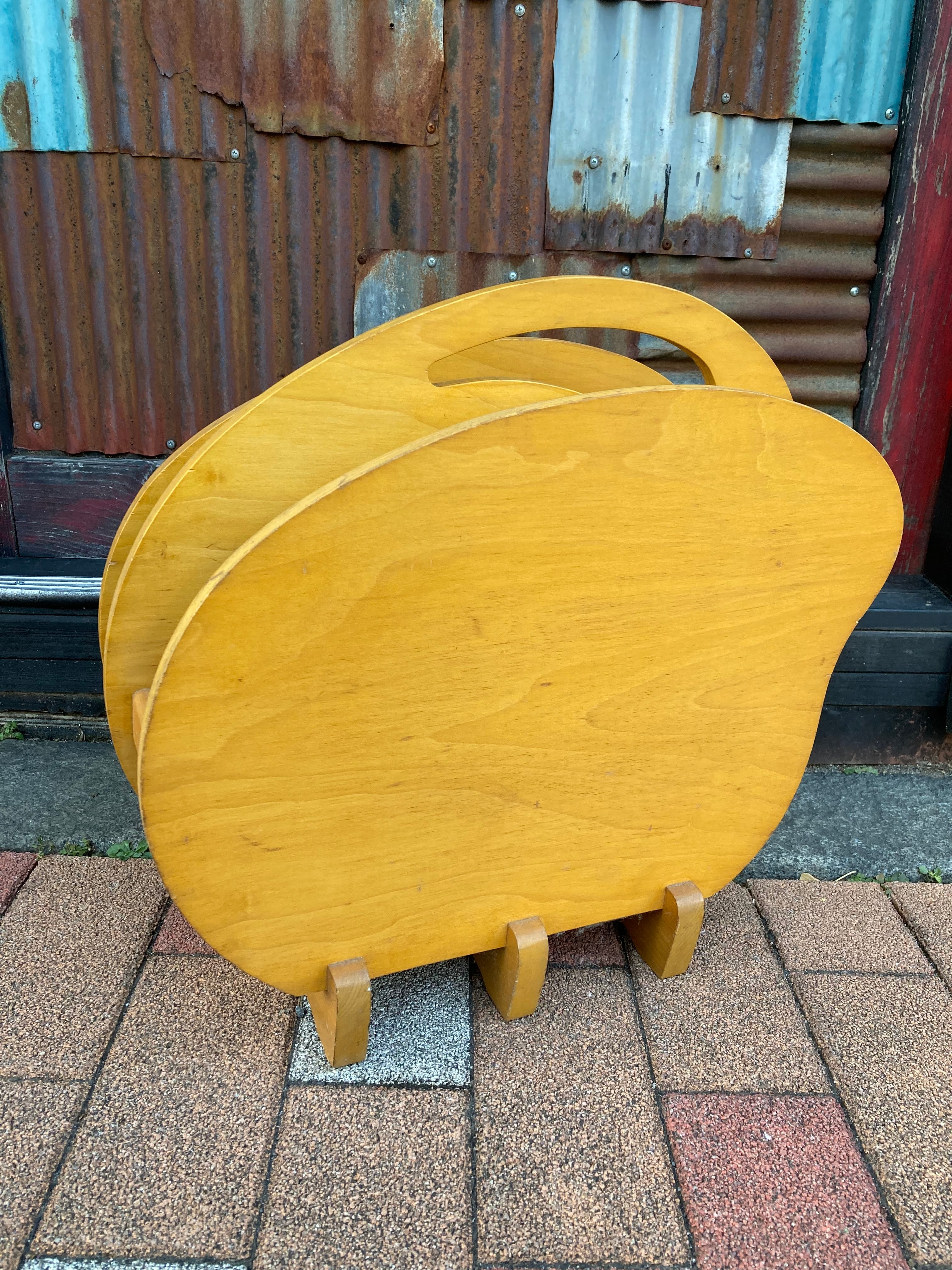 MID CENTURY magazine rack   (beady antiques)