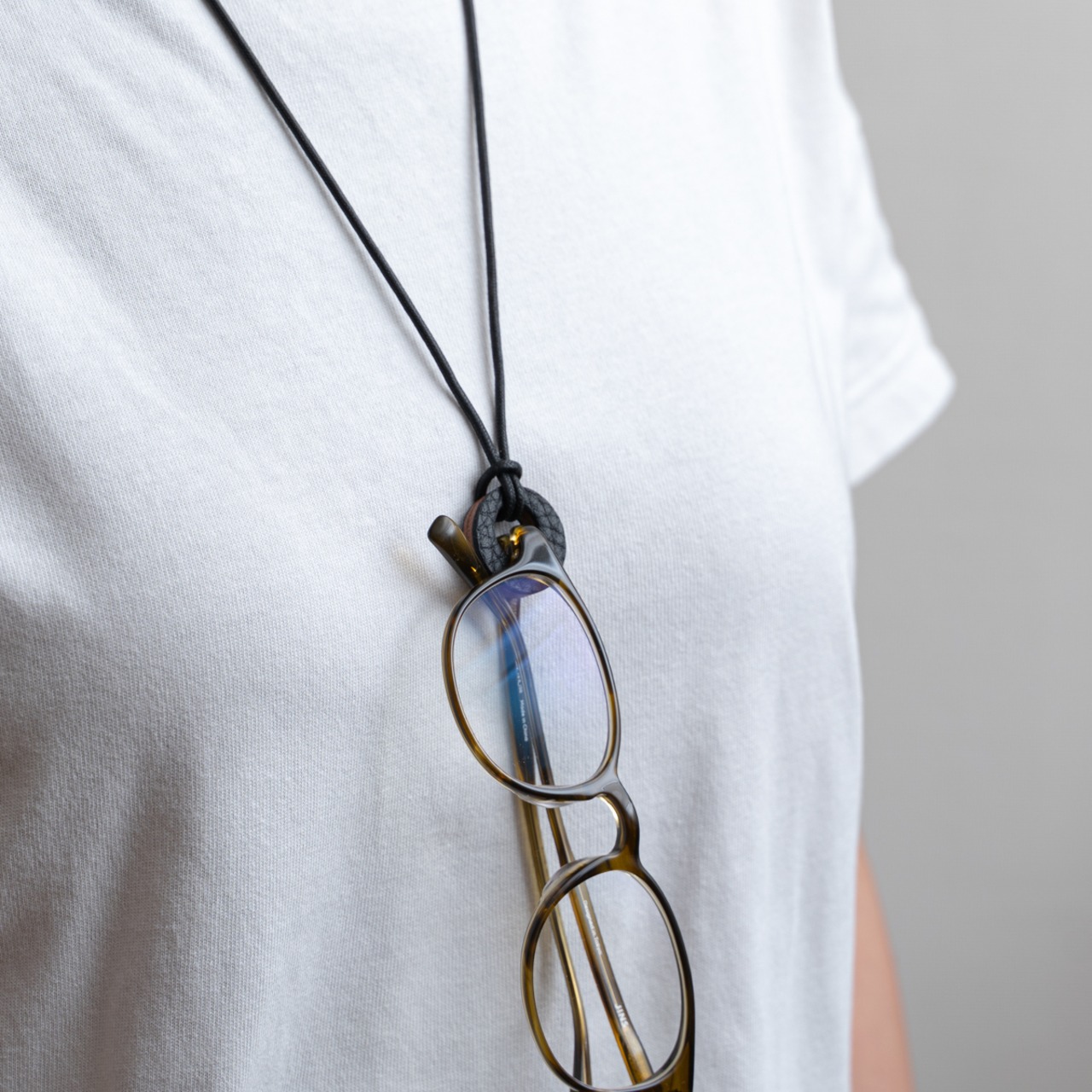 積み革のネックレス Taurillon Black