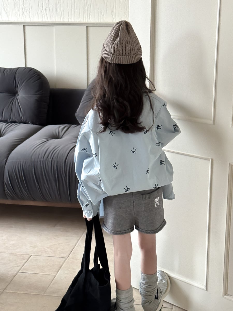 リボンプリントシャツ