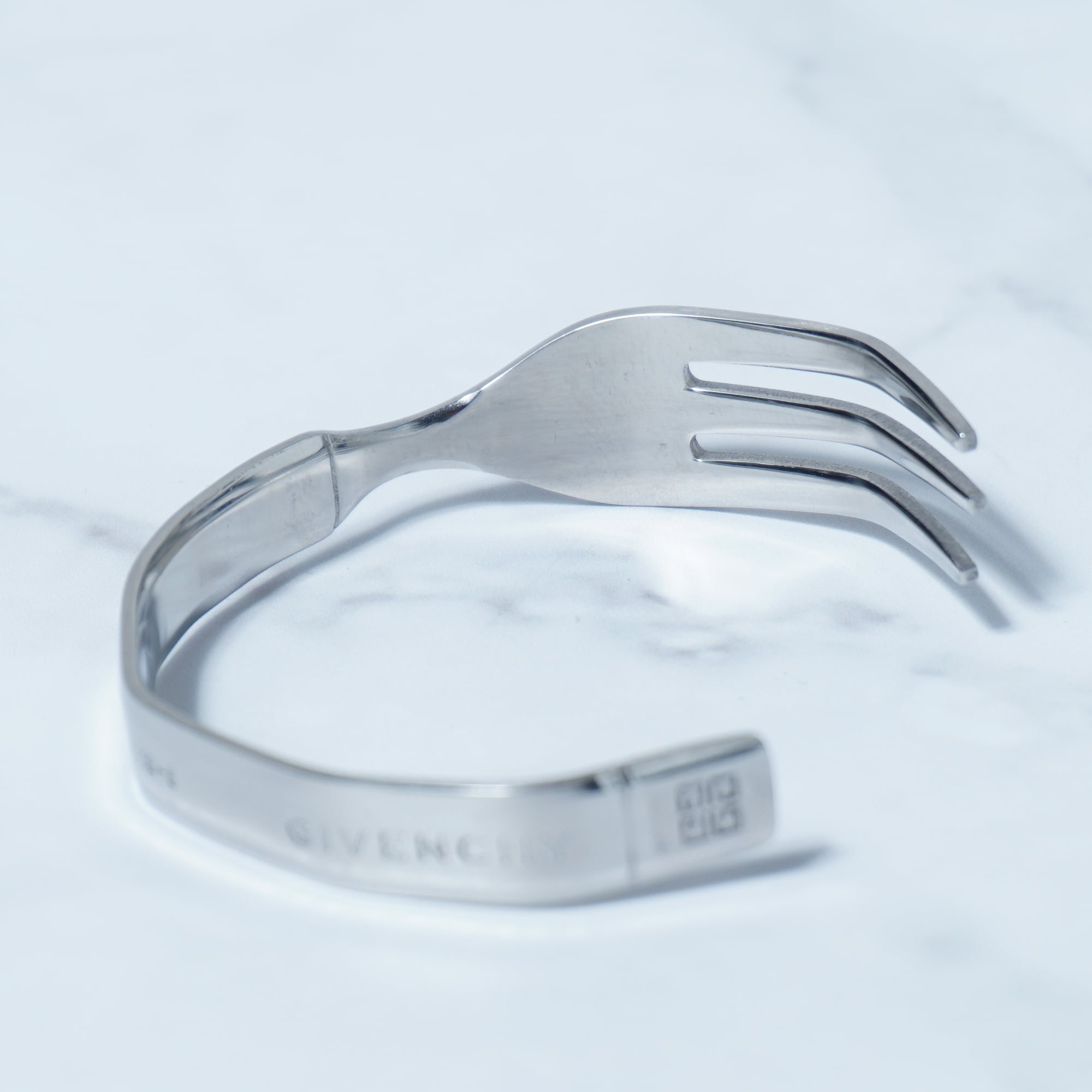 GIVENCHY】ジバンシー ”4Gロゴ” フォークバングル silver | ブランド