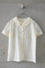 Tulip embroidered short-sleeved blouse