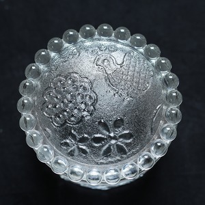 雫の冠が美しい、ガラスの小物入れ 2