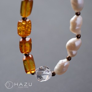 琥珀とパールの輝く美と健康ブレス［アンバー（琥珀）／淡水パール／水晶／クラック水晶］