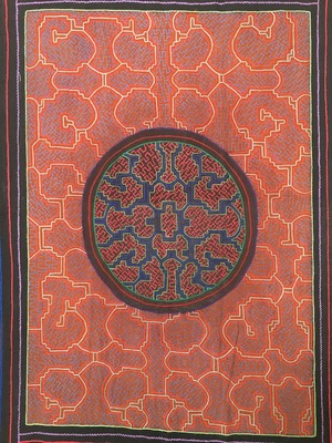 シピボ族の泥染め大刺繍05 黒い月　フリーハンドの刺繍　アマゾン・シピボ族の泥染め　AAA　タペストリー　先住民族の工芸　