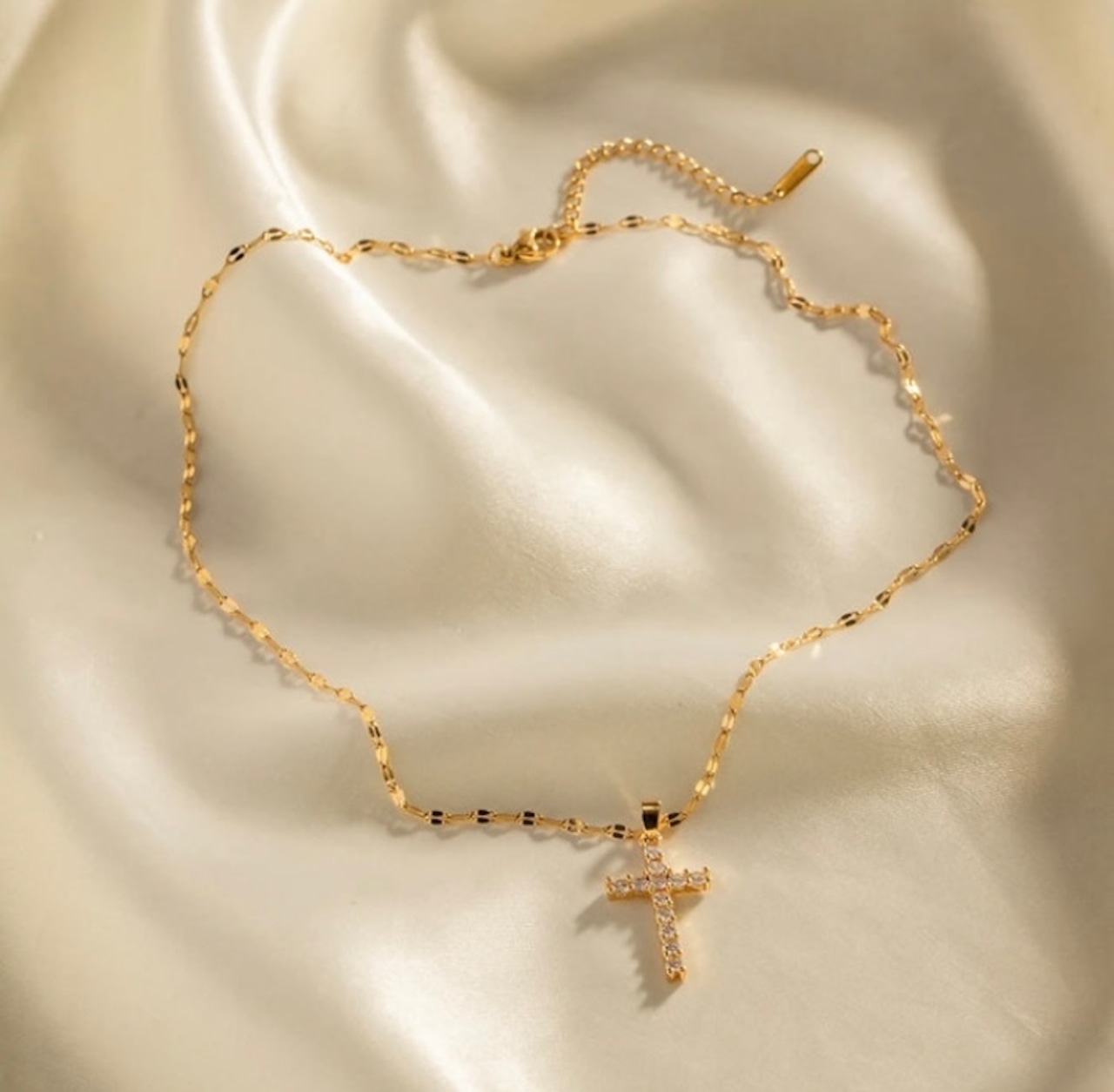 【3周年特別企画】Lumière gold cross necklace