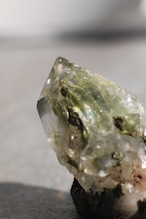 エピドート「水面の輝き」Epidote|天然石 原石 鉱物 パワーストーン | EP-A-002