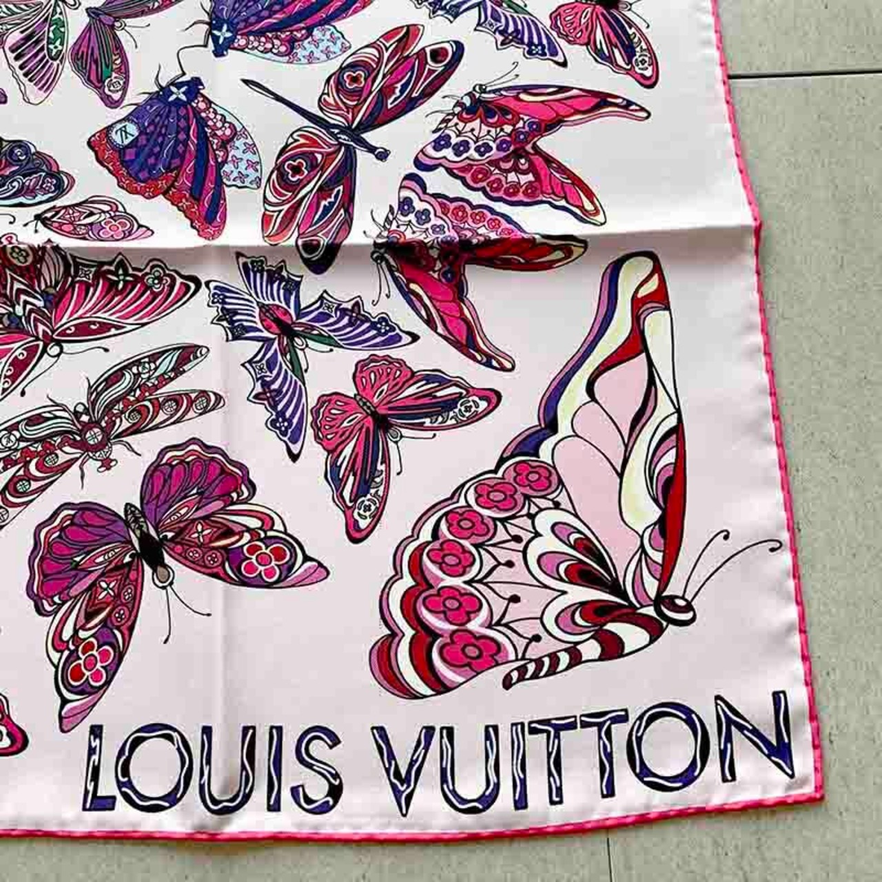 ルイヴィトン　スカーフ 　 LVカレ90 　 アゲハ蝶ピンク  12ACbt1-1