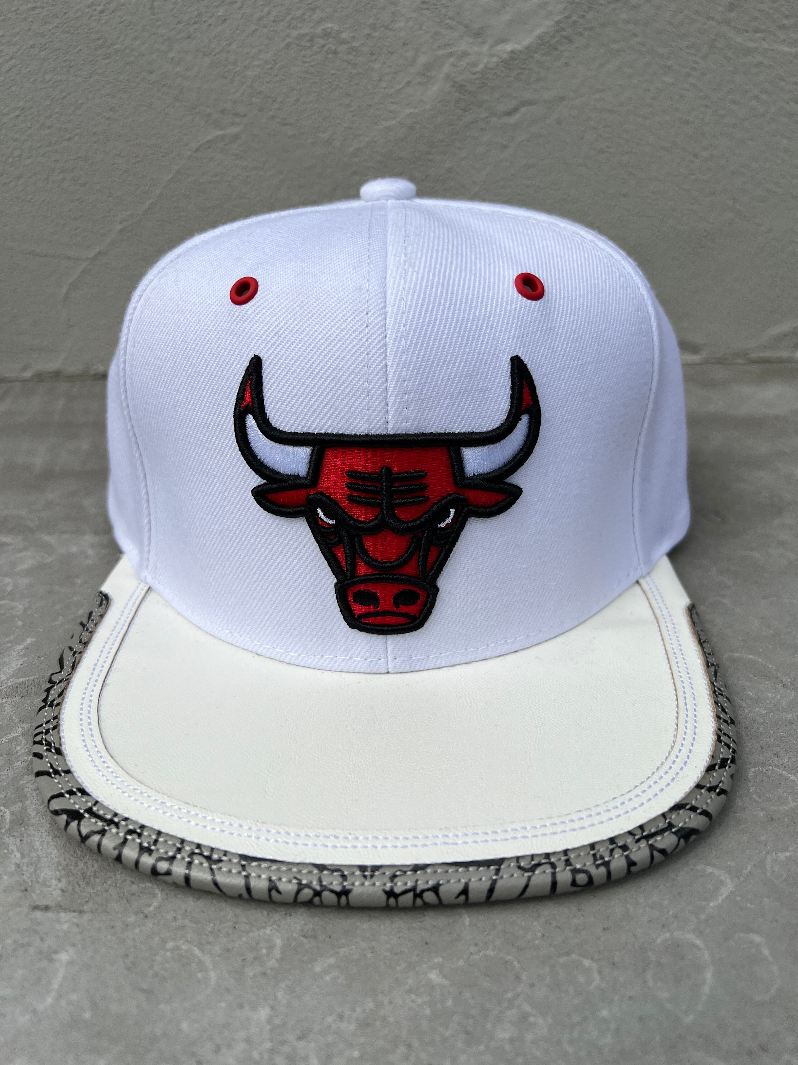 JORDAN3 Mitchell & Ness CHICAGO BULUS CAP スナップバック ホワイト×セメント