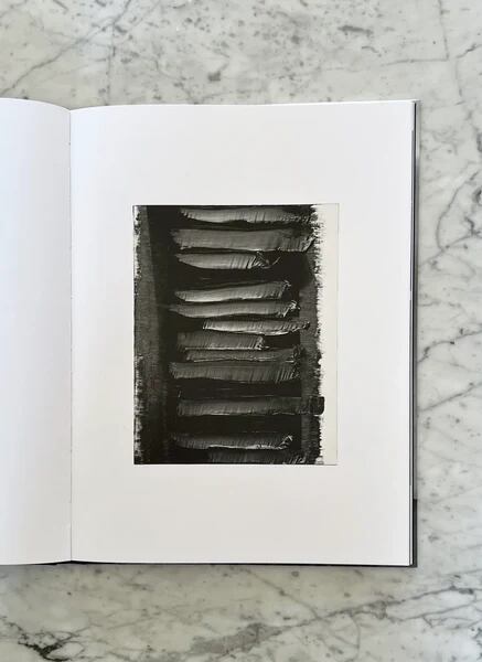 Soulages、Untitled、海外版超希少レゾネ、新品額付 Pierre Soulages - New Paintings | PERROTIN STORE TOKYO