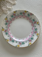 英国Vintage ROYAL GRAFTON CHINA グラフトン チャイナ ピンクのレース模様と小花柄 トリオ テーブルウェア