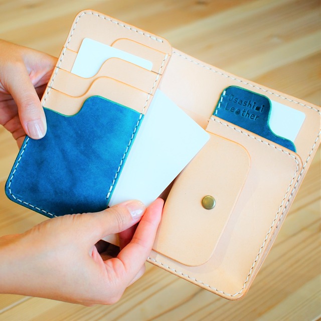 【カラーオーダー】ちょうどいいサイズ！大人のミドルウォレット