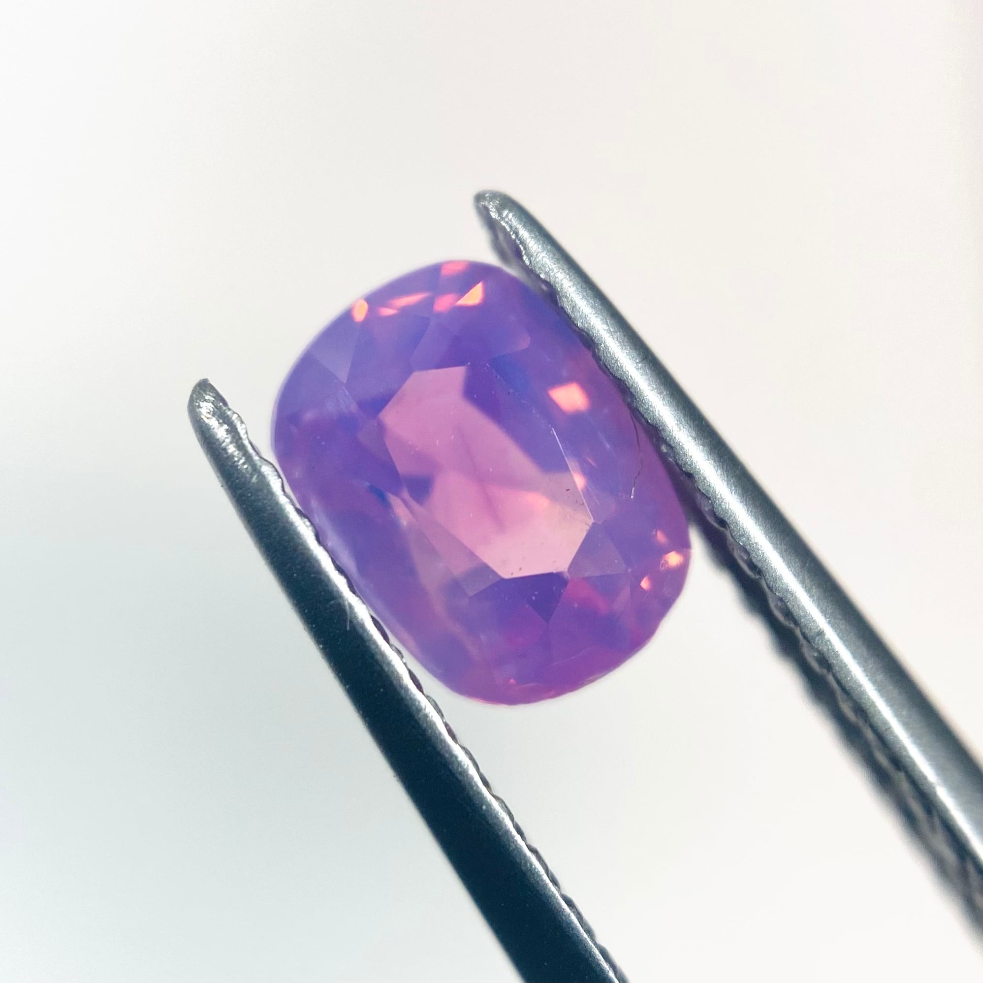 ひとひらの花びら　シルキーサファイア