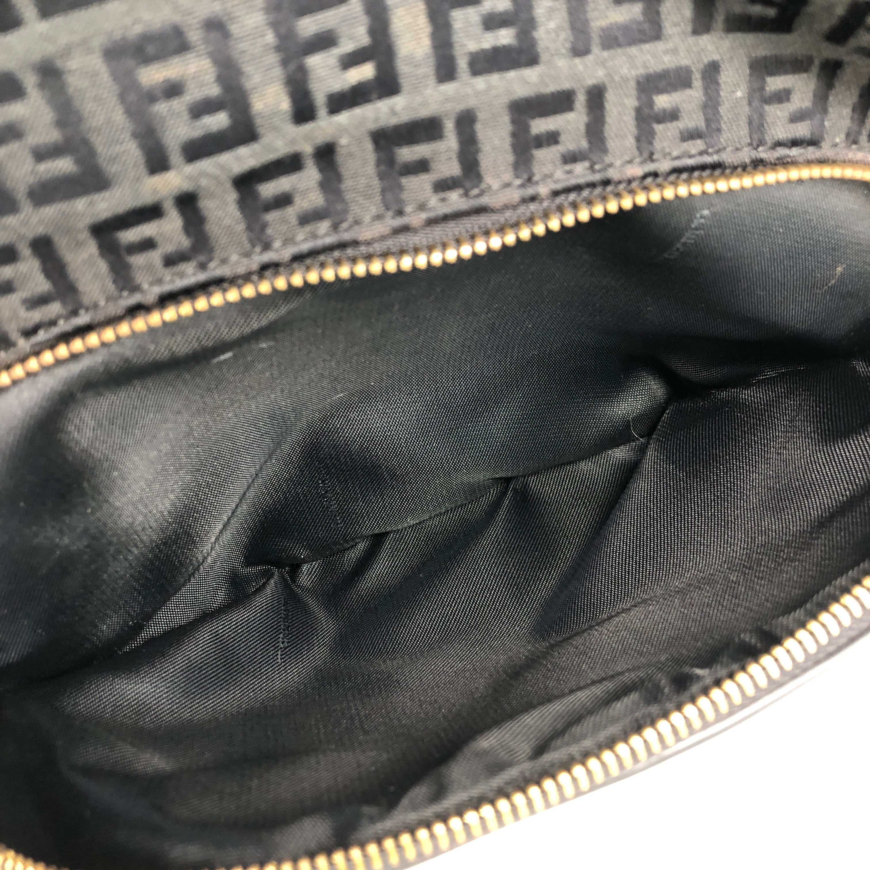 FENDI フェンディ ズッキーノ ブランドロゴチャーム キャンバス