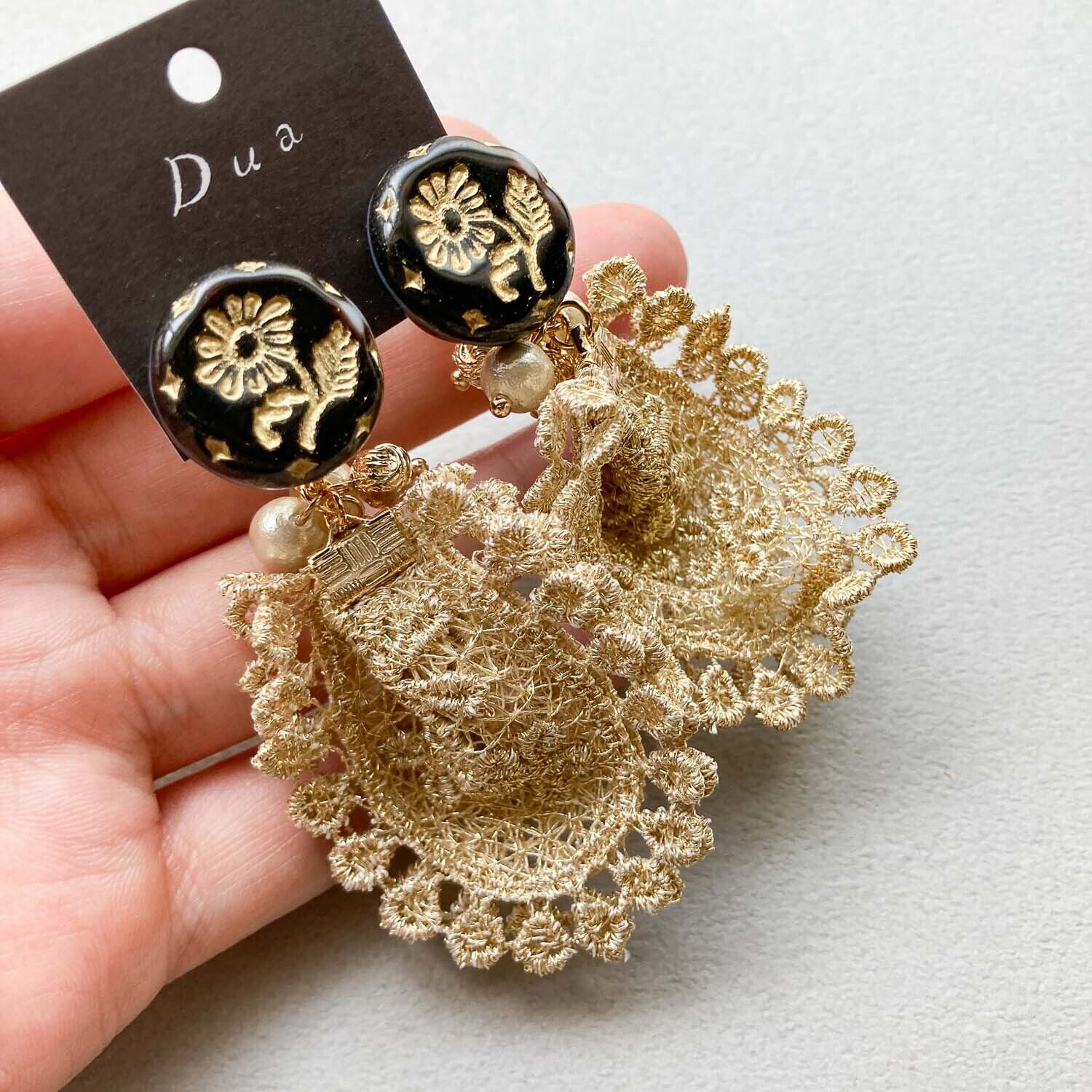 フラワーチェコビーズとゴールドレースの〈ピアス/イヤリング〉 | Dua