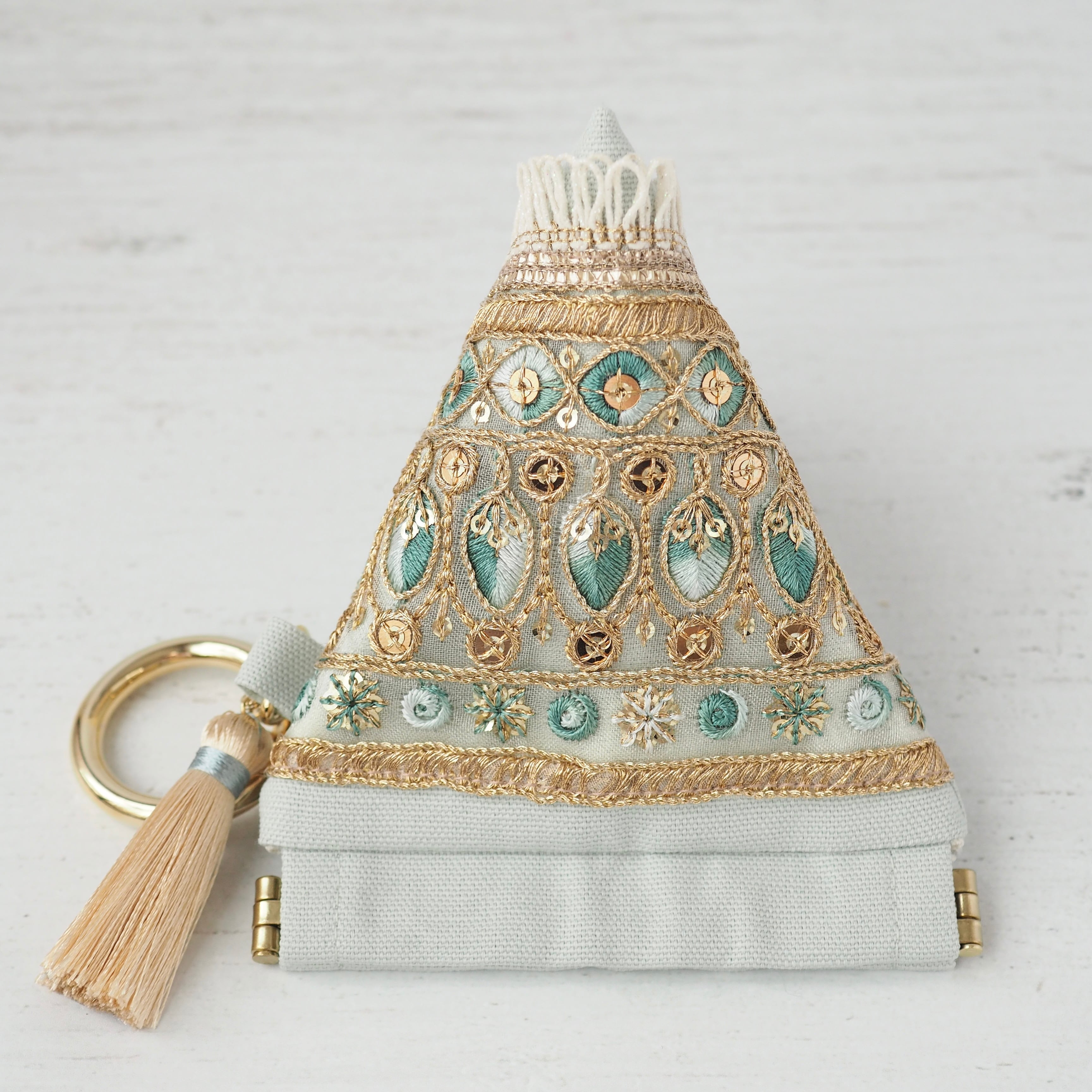 和風】梅結びとタッセルのピアス（イヤリング）（色オーダー可）【着物