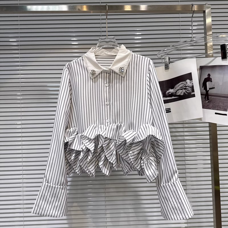 【tops】ラインストーン付きギャザーフリルシャツ Q8387