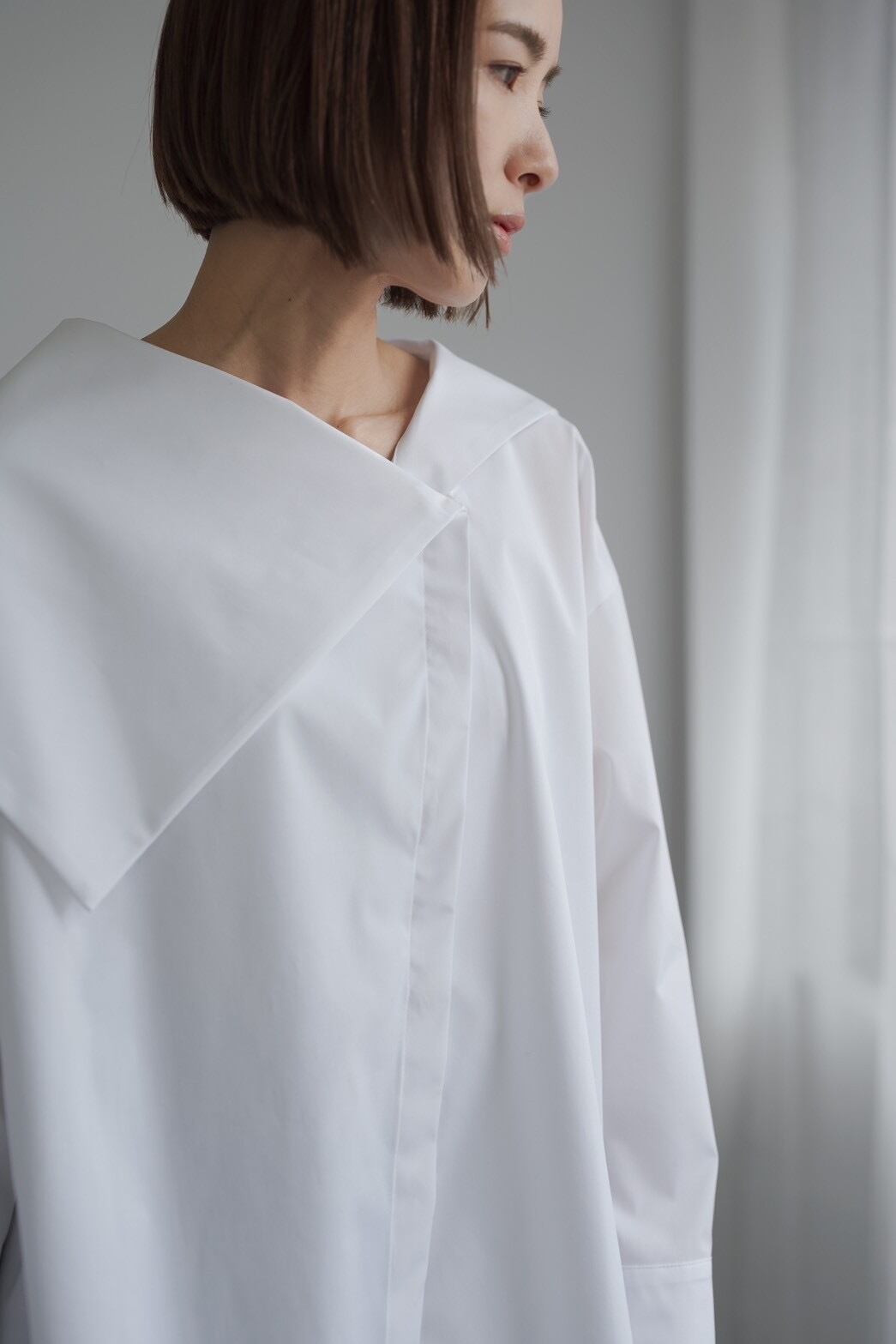トップス roughlow Asymmetric FlapOversized Blouse Asymmetric Flap Oversized Blouse(white) ご注文から一週間前後