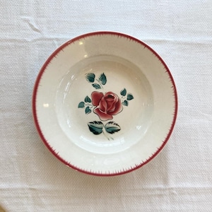 【フランス直輸入】1輪の赤い薔薇が愛らしい DIGOIN SARREGUEMINES スープ皿 「BAGATELLE」C