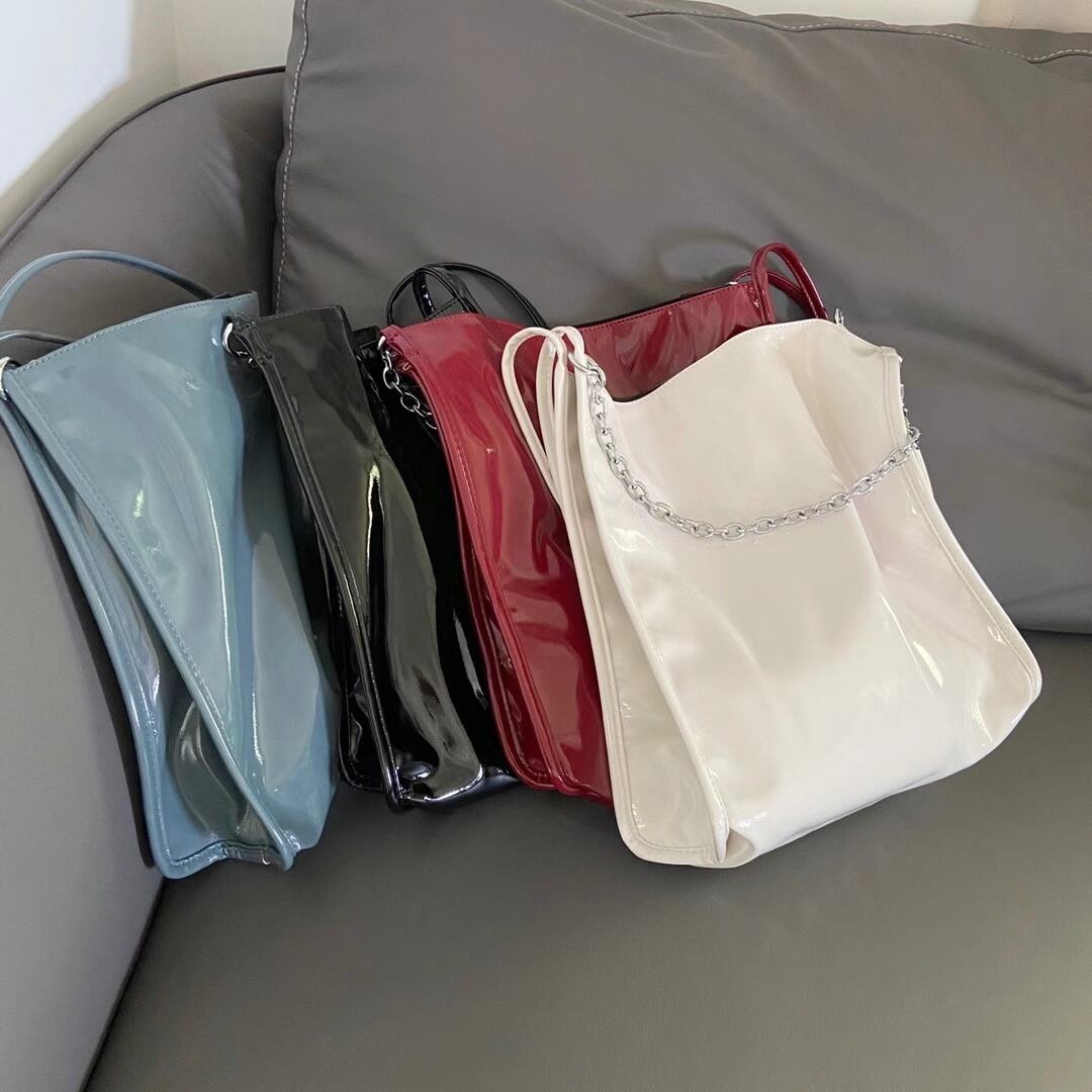 エナメル風　ショルダーバッグ　AS19-0905　