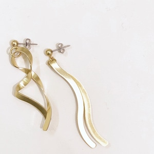 whirl wave earrings B-007