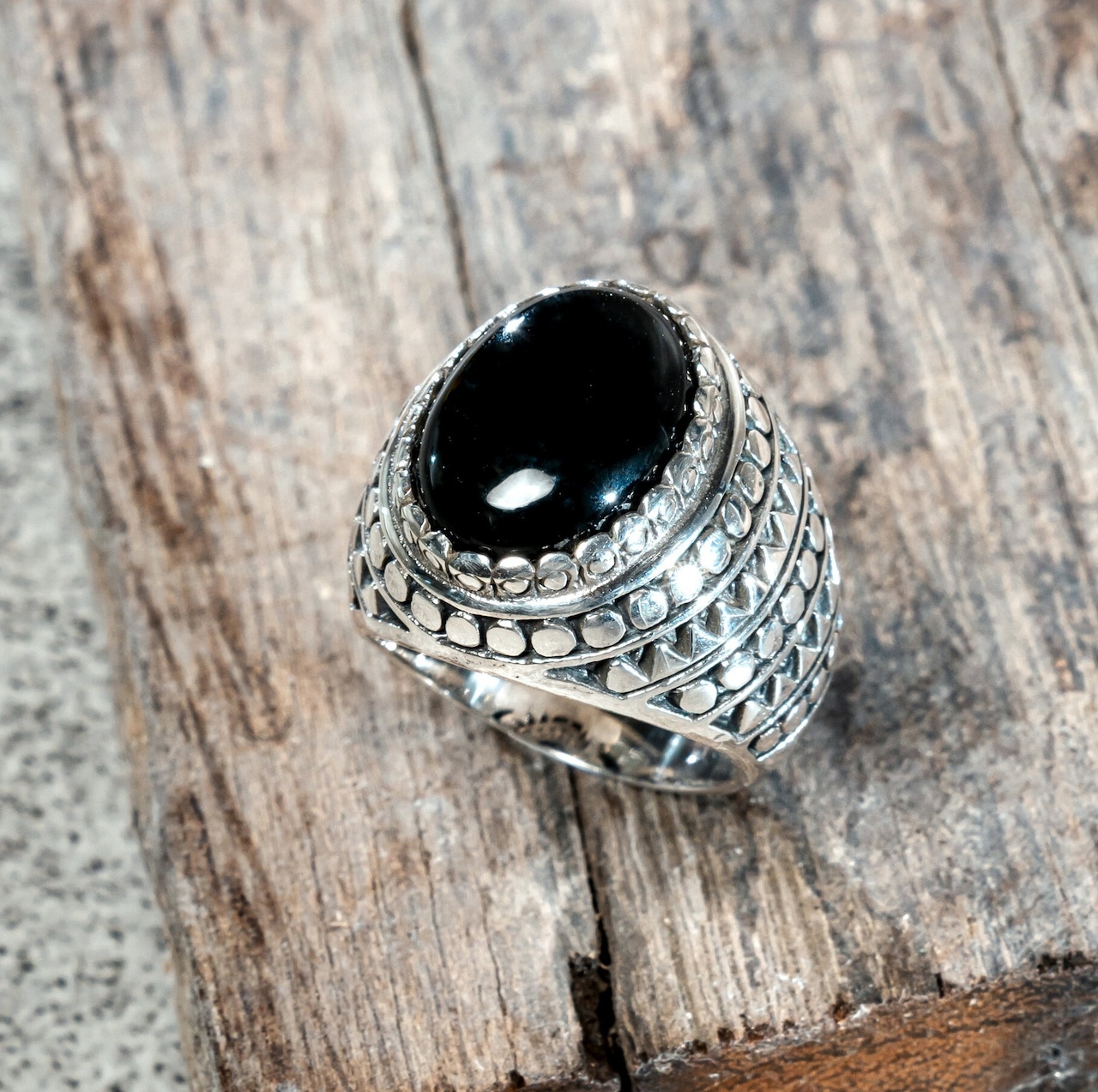 Armadilo Tri Stone Ring (Onyx)