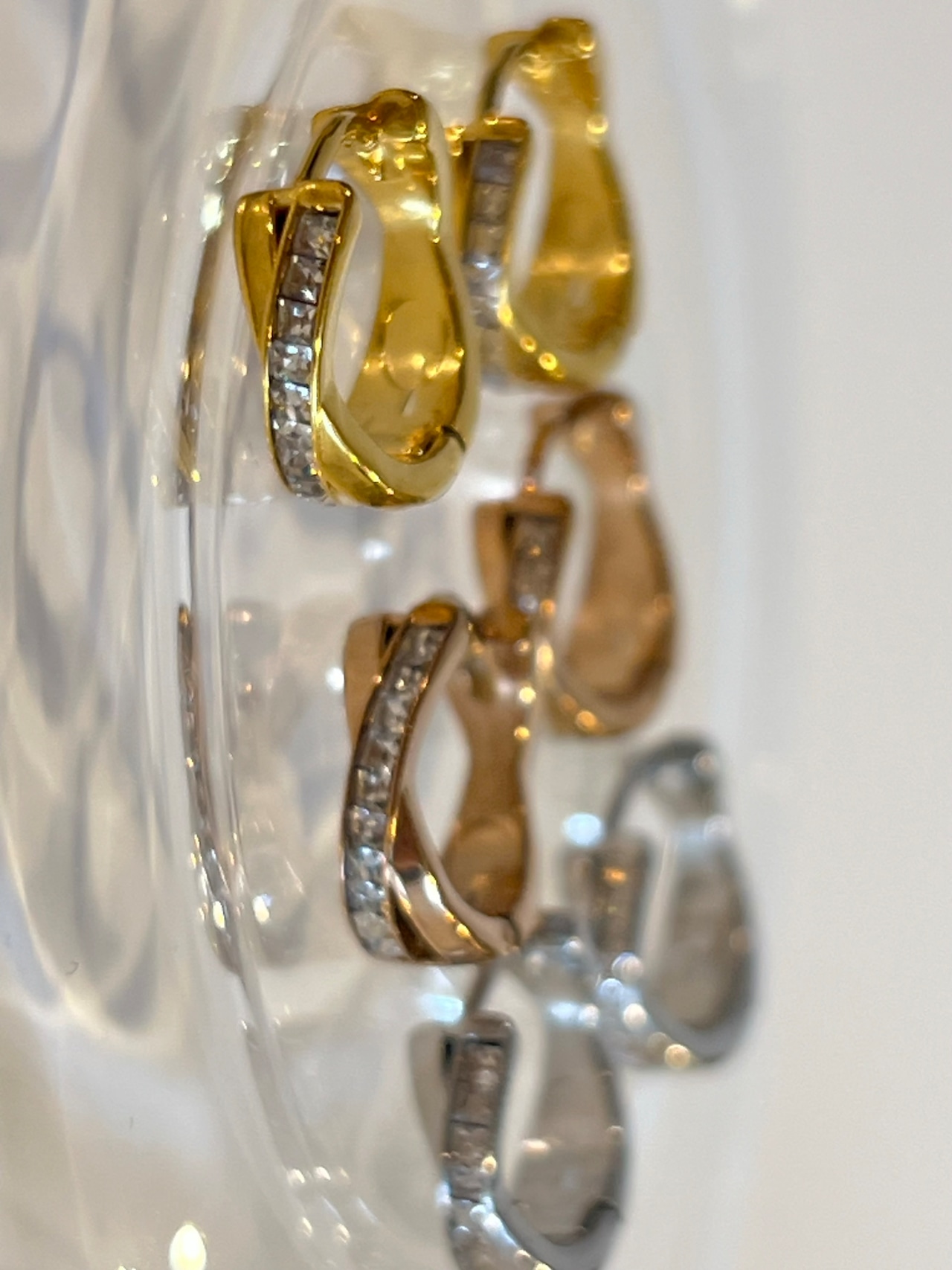 Crossed zirconia pierce