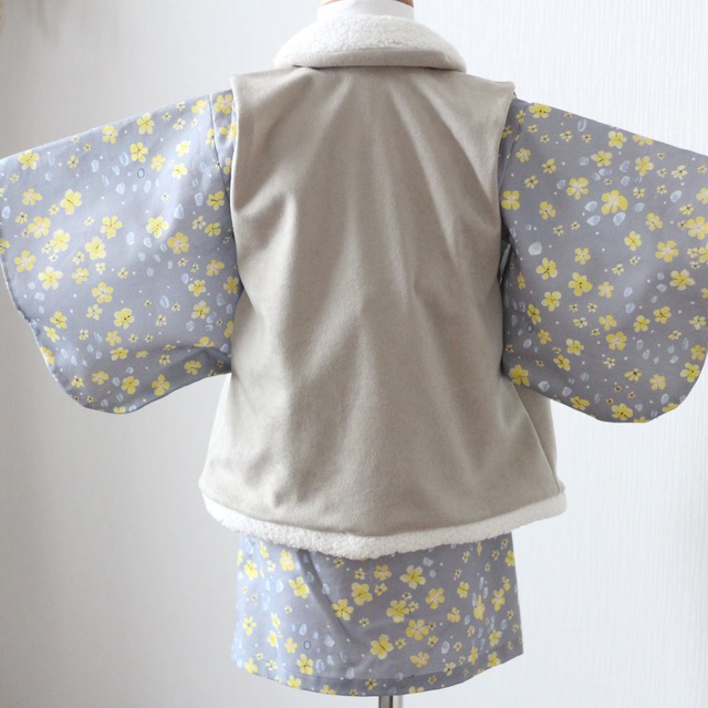 【カジュアル 着物】ふわもこ 被布コート　アッシュグレー小花 80〜110サイズ　// 送料無料 //
