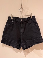 LEVI'S ブラックショートパンツ