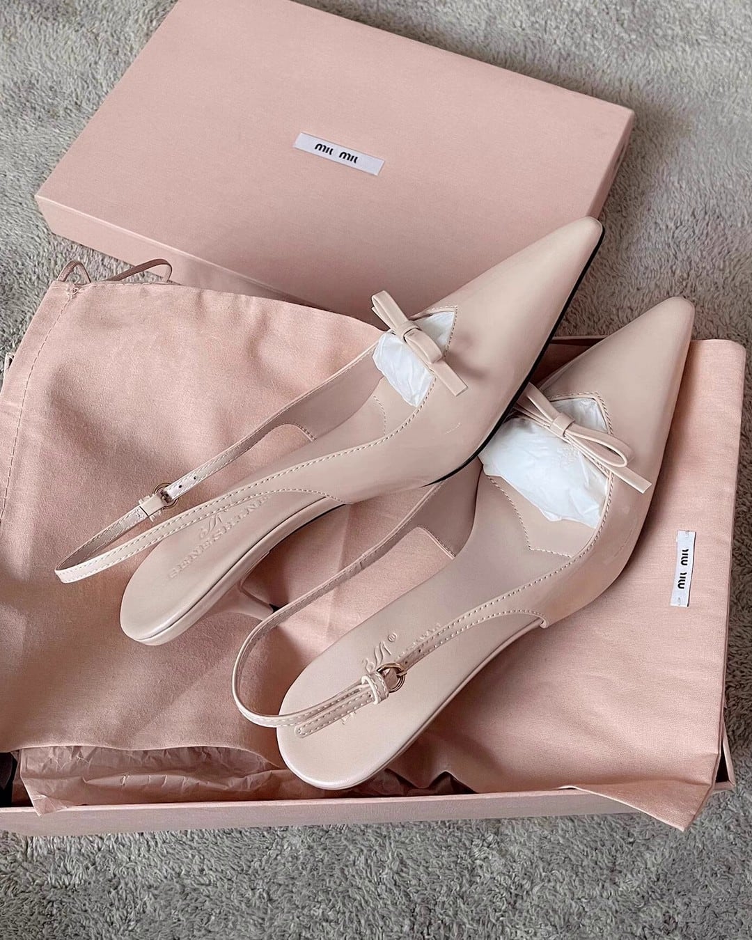 ポインテッドトゥリボンパンプス G25001