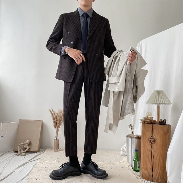 【予約販売】メンズ セットアップ スーツ ストライプ柄 シック ダブル 男前 スリム ハンサム ダークグレー ジャケット パンツ セットアップ ビジネス 通勤 フォーマル パーティ 二次会 同窓会 結婚式 韓国 トレンド 春 秋 夏大きいサイズ M/L/XL/2XL/3XL