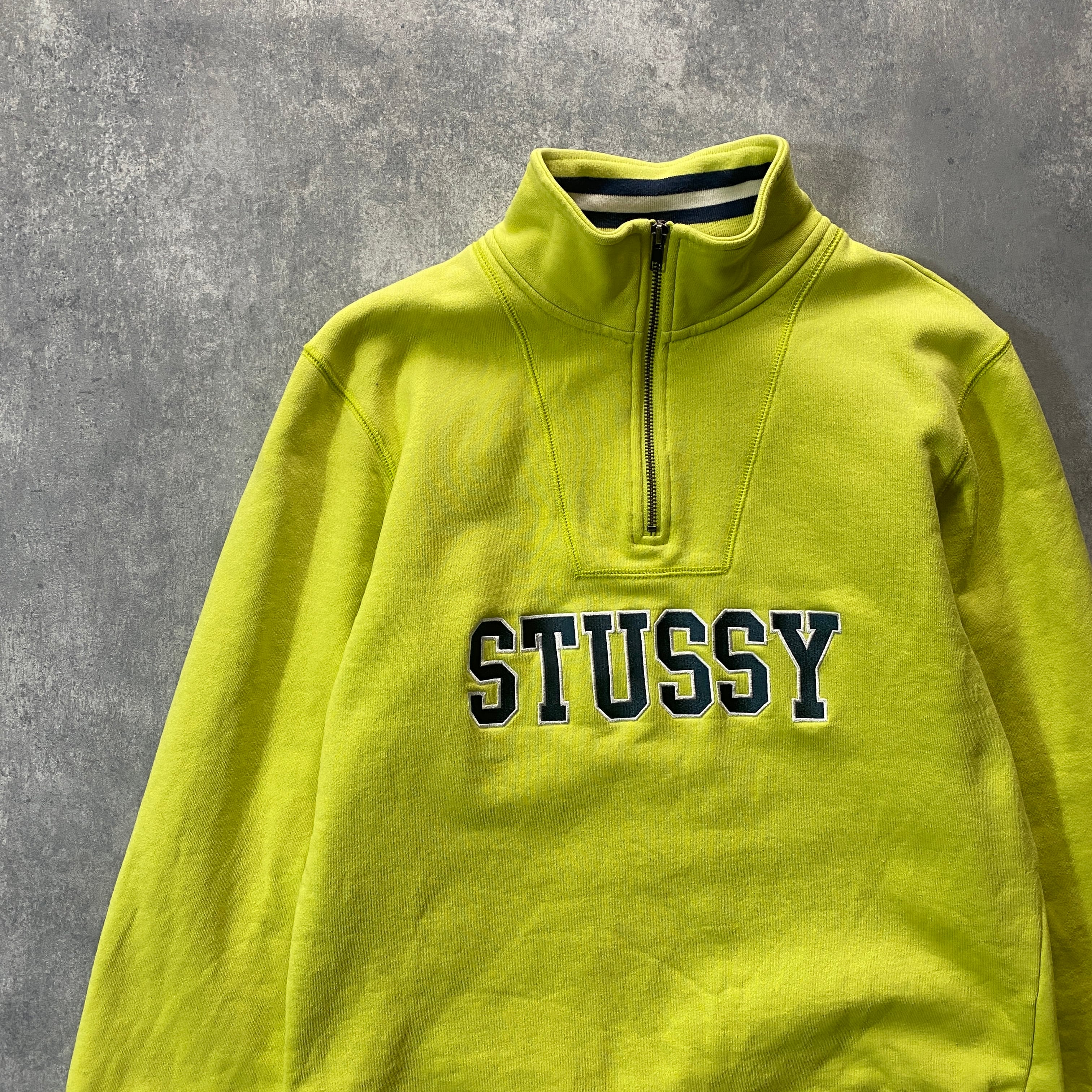 stussy ハーフジップ スウェット 刺繍ロゴ-