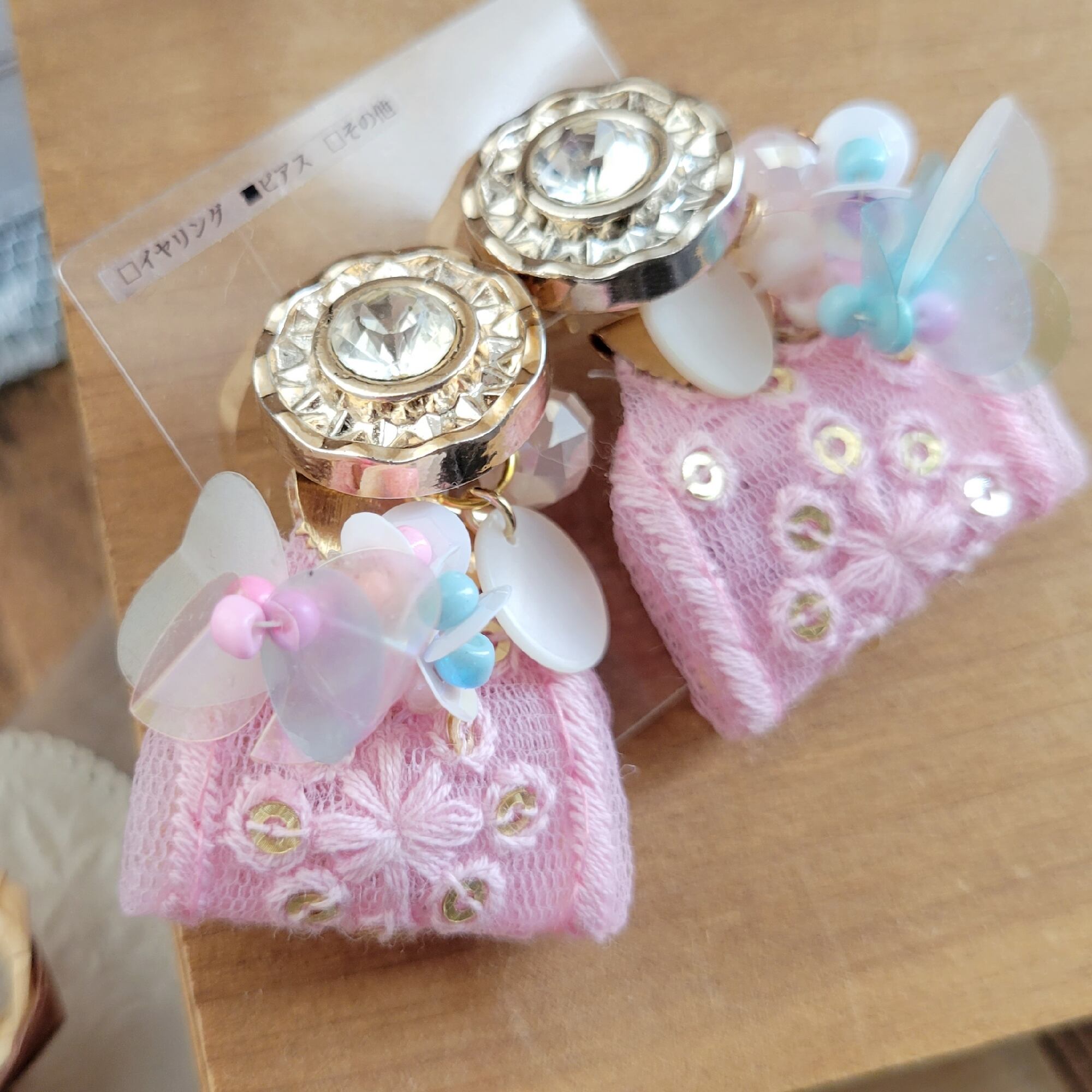 花刺繍】インド刺繍リボンとビジューのピアス/イヤリング | 025 花刺繍】インド刺繍リボンとビジューのピアス/イヤリング | 025