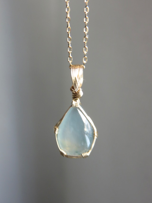 ミャンマー産青翡翠(2.2ct)女神巻きペンダントトップ | komichi コミチの石